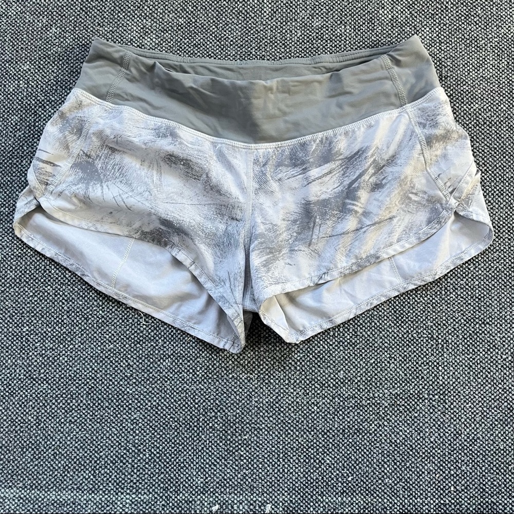 Lululemon - Grey & White Shorts